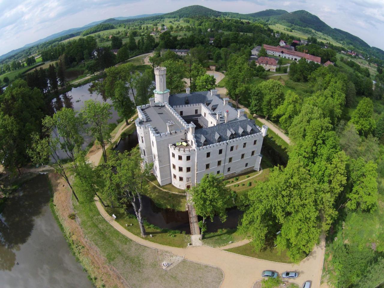 Zamek Karpniki Schloss Fischbach Lomnica  Exterior foto